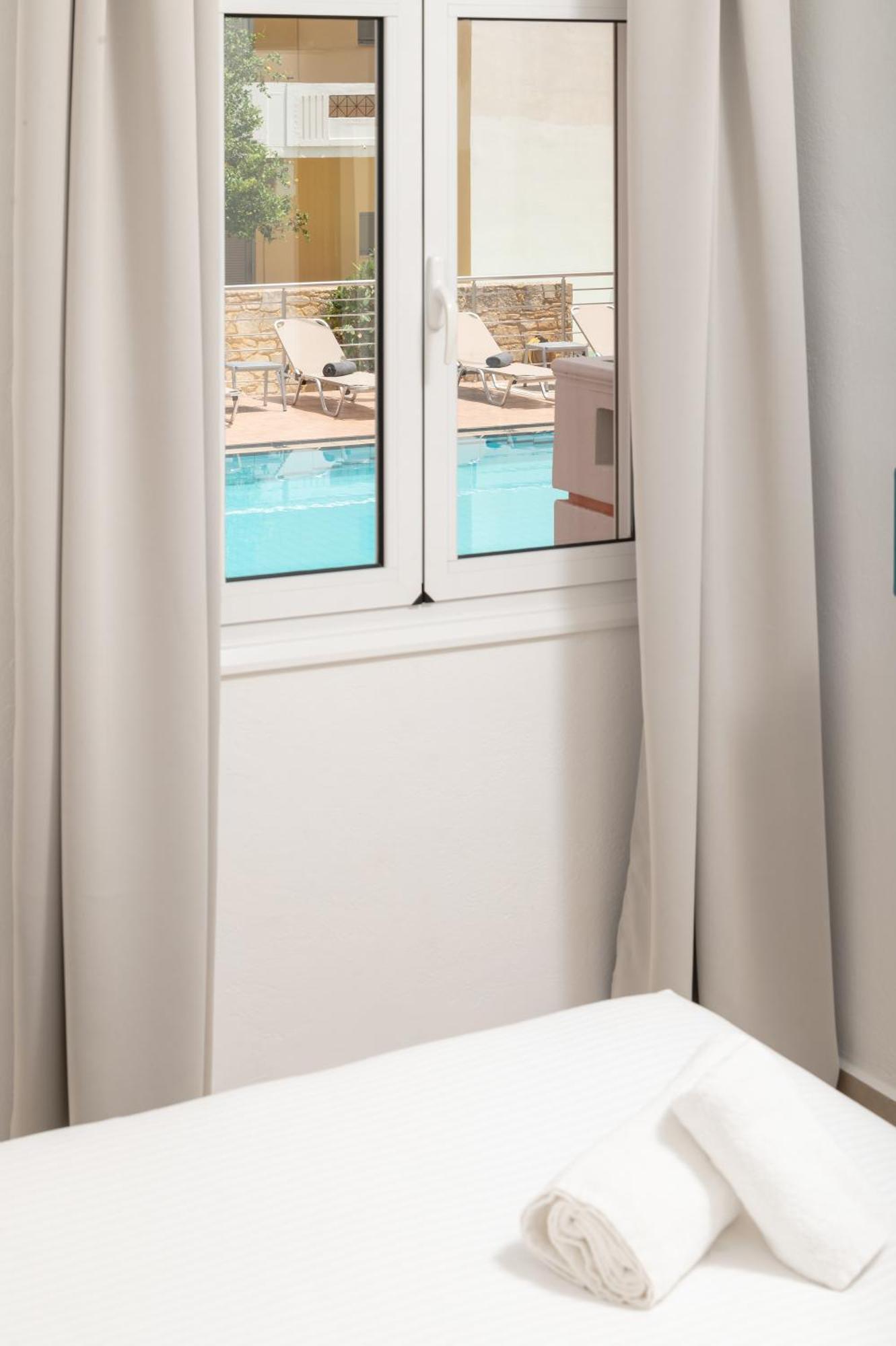 Thelesi Apartments Stalos Exterior photo