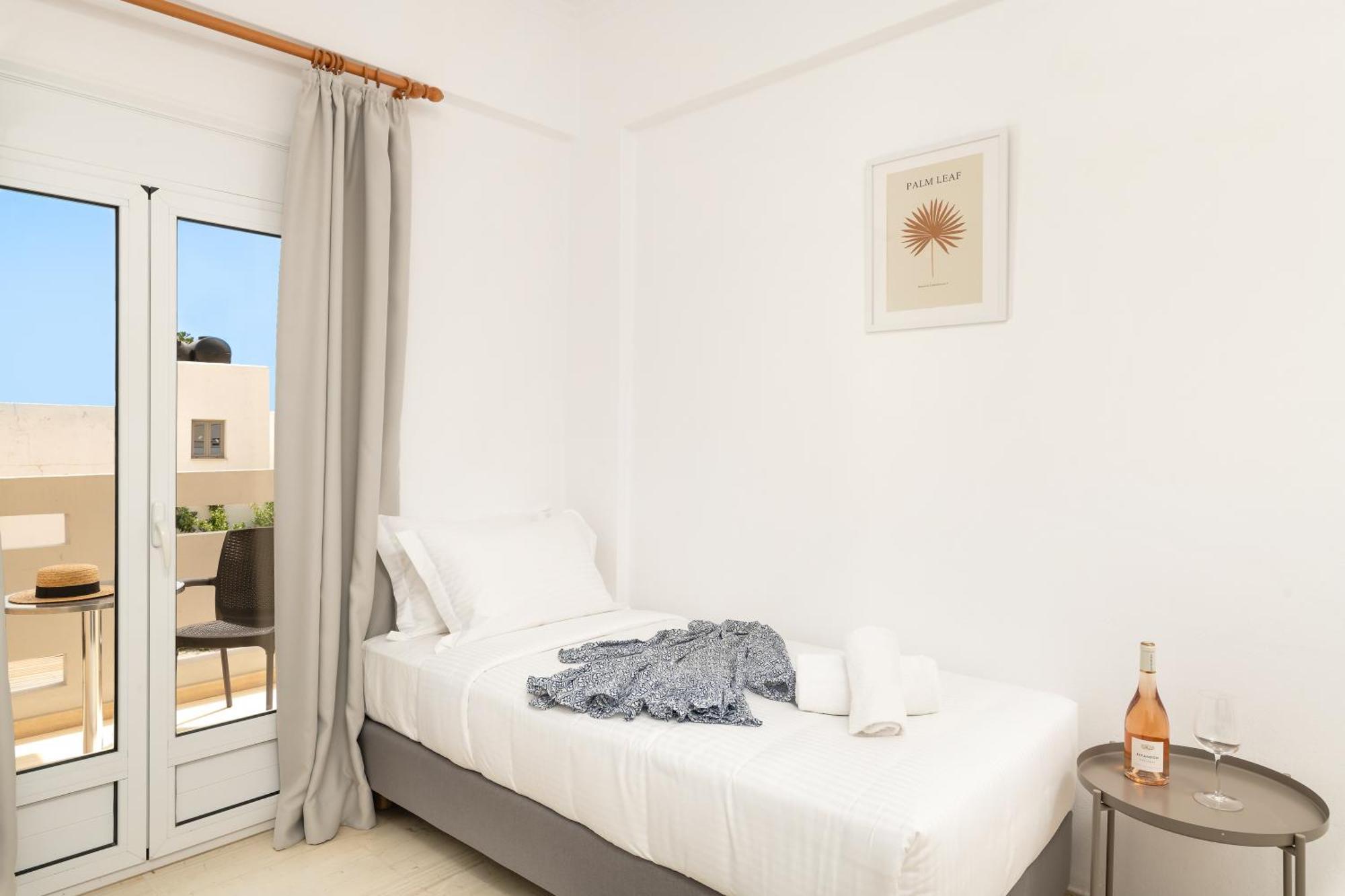 Thelesi Apartments Stalos Exterior photo