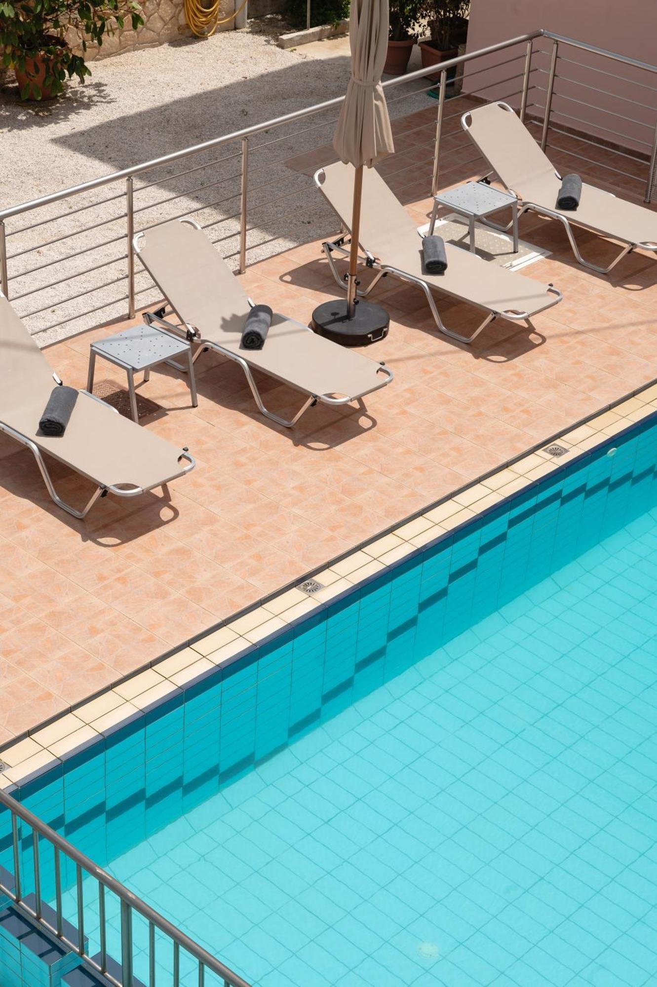 Thelesi Apartments Stalos Exterior photo